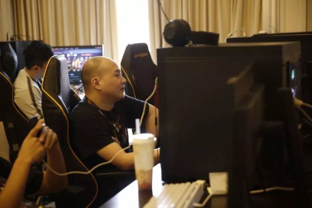 捍卫荣耀再接再厉，2021KPL秋季赛常规赛首轮战火重燃