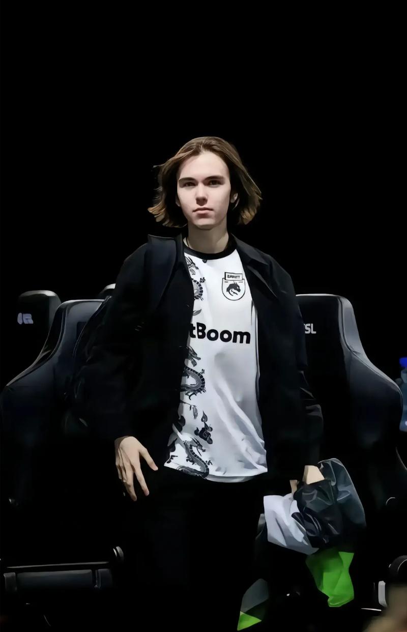 这不得冲一波？S赛决赛电竞椅将被拍卖