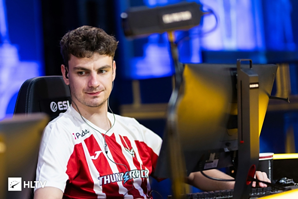 Ninjas in Pyjamas 和 Bilibili Gaming 在 LPL Split 2 2025 中取得了令人信服的胜利