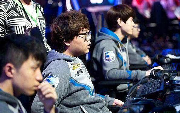 【战报】重庆QGhappy战胜杭州LGD大鹅，挺进败者组第二轮，向前一步，誓要一穿到底！