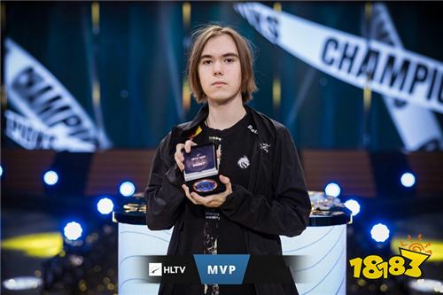 LNG Esports 正式宣布 GALA 离开了团队，成为自由球员：这次告别是祝福与期待