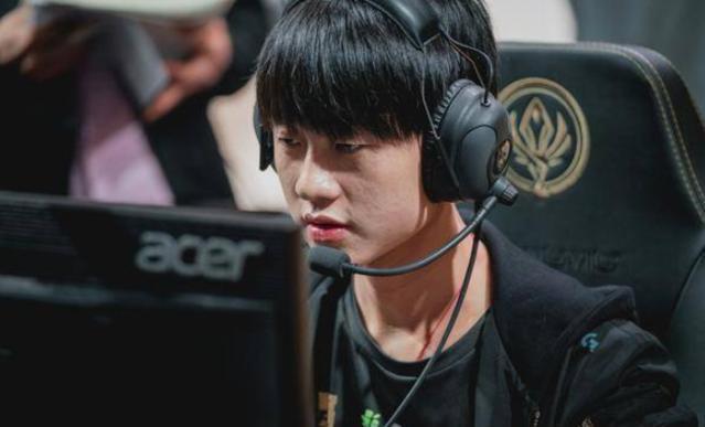 Heroic , Virtus.pro , Wildcard, 和 Rare Atom 是首批被淘汰的队伍，来自 FISSURE Playground #1