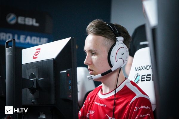 EDG赛前返图：赛前聚餐